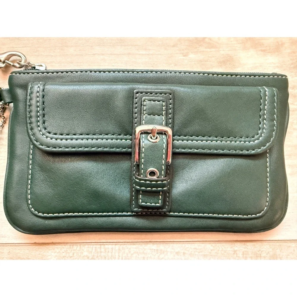 Coach Soho RARE Green Leather Vintage Y2K Soho Wristlet Clutch Bag Hangtag 00s